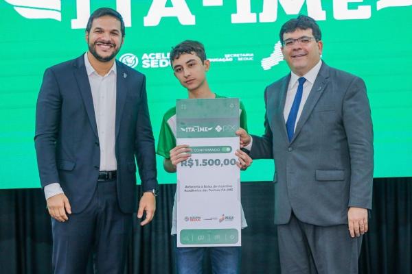  Governador participa da primeira aula do preparatório para vestibular do ITA/IME.(Imagem:Divulgação)