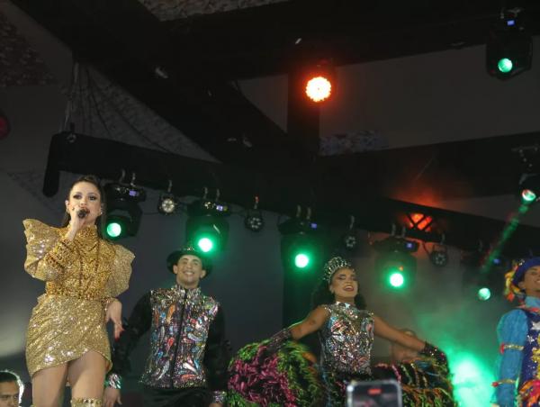  Juliette dançou com quadrilha junina durante show em Campina Grande, PB.(Imagem: Bruna Couto/g1 )