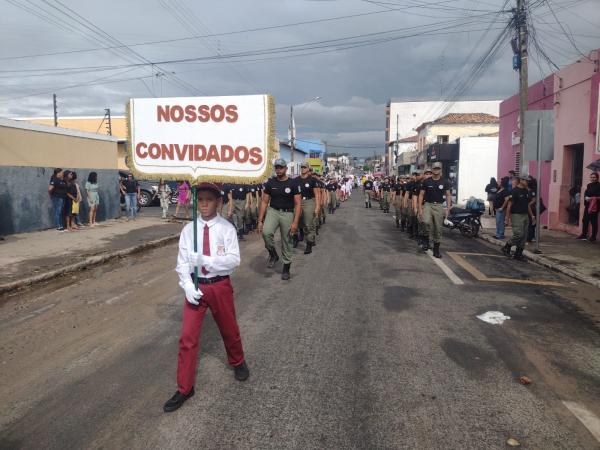 Ginásio Primeiro de Maio celebra 68 anos com desfile marcante pelas ruas de Floriano(Imagem:FlorianoNews)