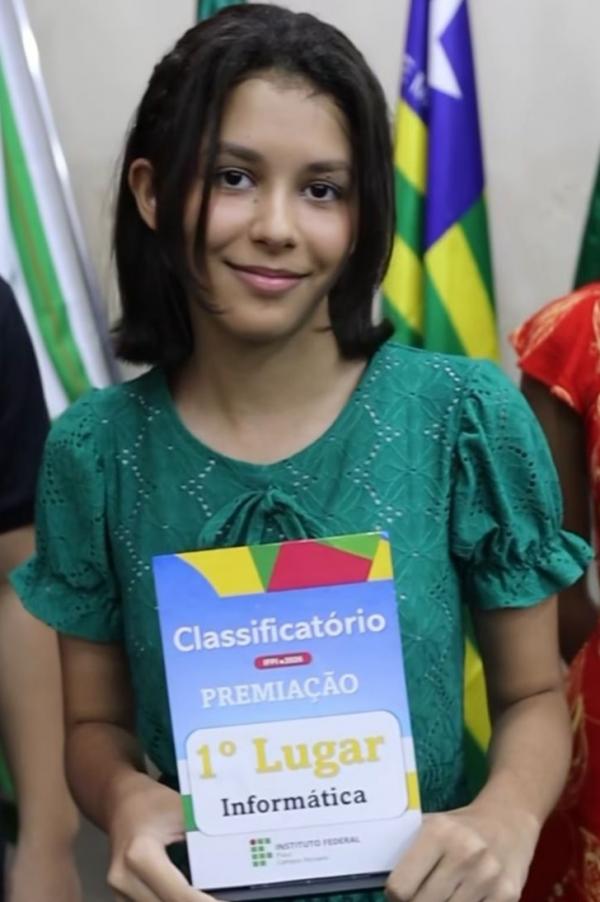 Aluna Ana Vit&oacute;ria, vencedora do 1&ordm; lugar na &aacute;rea de Inform&aacute;tica.(Imagem:Reprodu&ccedil;&atilde;o/Instagram)
