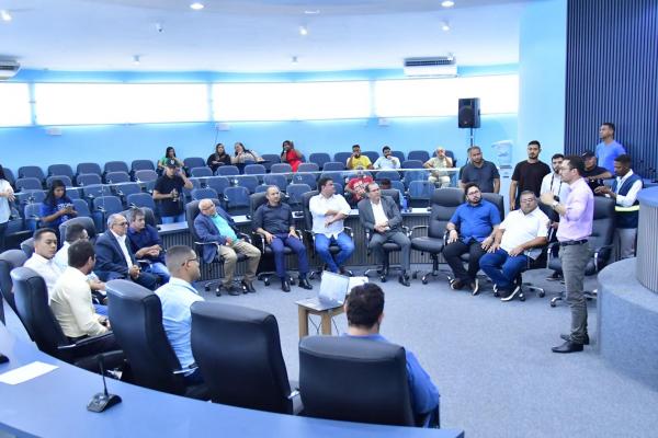 Vereador Felipe Vieira se reúne com Águas do Piauí para tratar sobre abastecimento de água em Floriano(Imagem:Ascom)