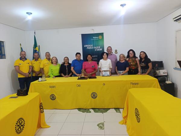 Rotary Club de Floriano homenageia Miguel Arcanjo e destaca a&ccedil;&otilde;es sociais realizadas no munic&iacute;pio.(Imagem:FlorianoNews)