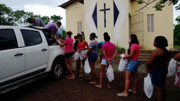 Produtos de limpeza são doados à moradores da zona rural de Floriano(Imagem:FlorianoNews)