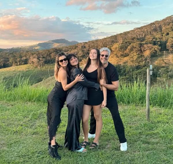 Flávia ALessandra, Guilia, Olivia e Otaviano Costa.(Imagem:Reprodução/Instagram)