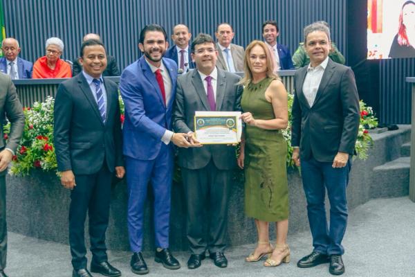 Governador Rafael Fonteles recebe t&iacute;tulo de cidad&atilde;o Florianense.(Imagem: Jo&atilde;o Allbert)