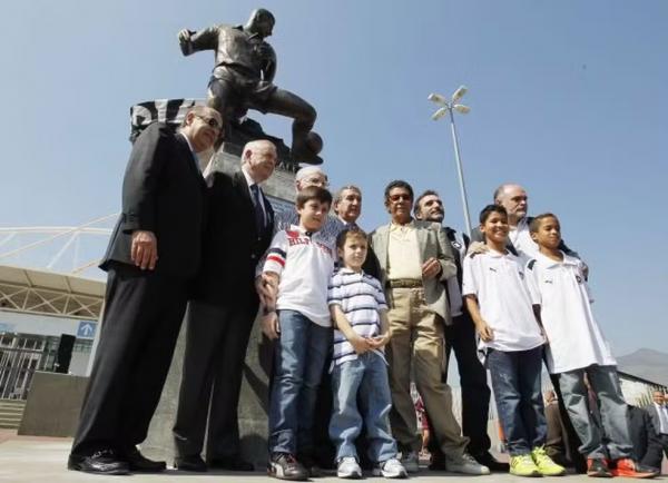 Zagallo inaugura estátua no Engenhão ao lado de dirigentes.(Imagem:Divulgação/CBF)