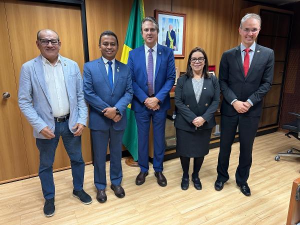 Dr Francisco solicita a ministro da Educação recursos para estrutura e novos cursos para Universidade e Instituto Federal.(Imagem:Jessyca Barros)