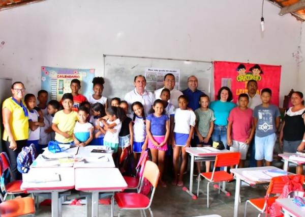 Prefeito Antônio Reis anuncia investimentos na educação em visita à zona rural de Floriano.(Imagem:Reprodução/Instagram)