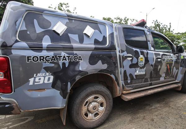 Dois fugitivos da Penitenciária Mista Juiz Fontes Ibiapina, em Parnaíba, a 337 km de Teresina, foram recapturados na terça-feira (3) no município de Luzilândia. Outros 10 homens se(Imagem:Reprodução)