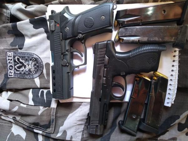 Armas apreendidas com o suspeito em Miguel Alves.(Imagem:Reprodução/Redes sociais)