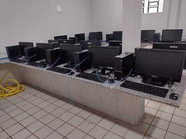 Entrega de 25 novos computadores.(Imagem:FlorianoNews)