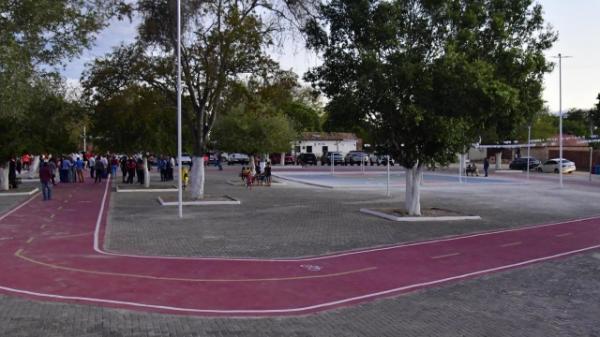 Poder Legislativo de Floriano participa de entrega da Praça Pedro Simplício, na Taboca(Imagem:CMF)