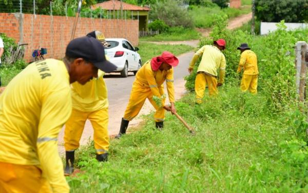 Mutirão intensifica serviços de capina e limpeza em Floriano.(Imagem:Secom)