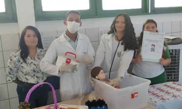 Estudantes de Picos simulam clínica em aula de Biologia e aprofundam conhecimento sobre doenças genéticas.(Imagem:Ceti Vidal Freitas)