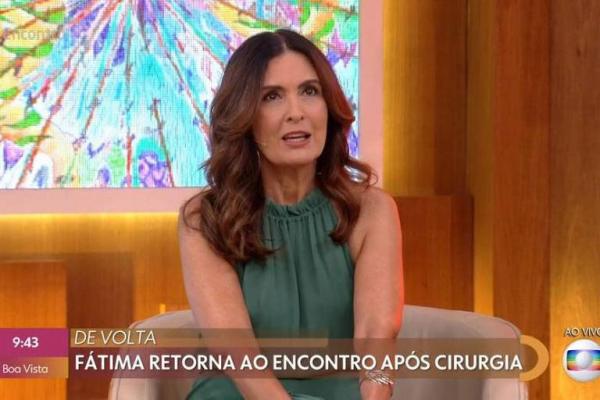 Um mês após seu afastamento para tratar um câncer de útero, Fátima Bernardes, 57, se emocionou ao voltar nesta segunda (4) a comandar o programa Encontro, na Globo. A apresentadora(Imagem:Reprodução)