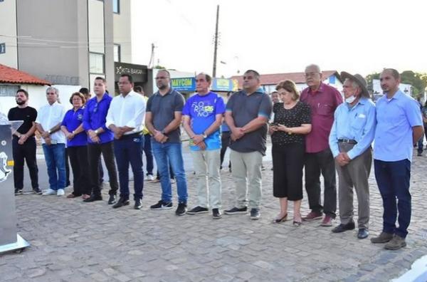 Vereadores prestigiam a entrega das renovadas rotatórias no anel viário de Floriano.(Imagem:Reprodução/Instagram)