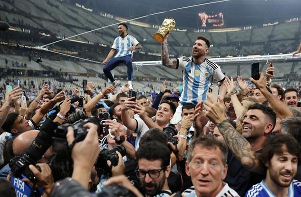  Messi comandou a seleção da Argentina na conquista do tricampeonato mundial.(Imagem: Reuters )