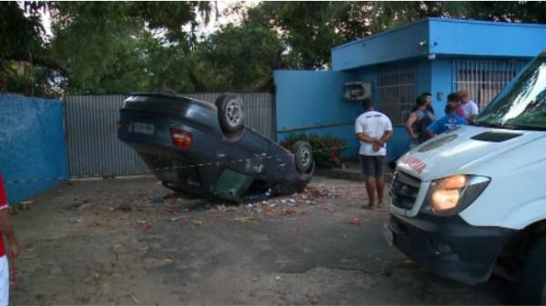 Motorista perde controle, atinge vigilante e capota veículo em Teresina(Imagem:Reprodução)
