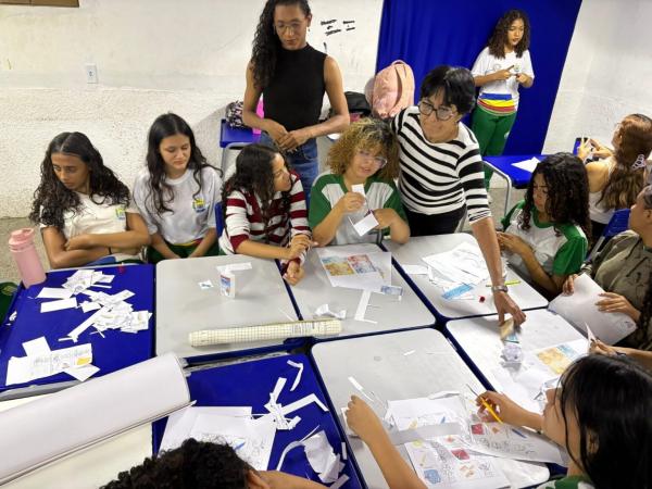 No Ceti Pequena Rubi, 48 estudantes estão aprendendo a Língua Brasileira de Sinais de forma leve, criativa e colaborativa.(Imagem:Divulgação Seduc)