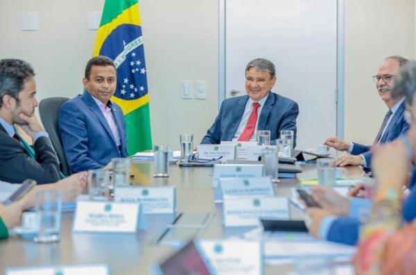 Dr. Francisco Costa discute medida provisória do Bolsa Família em reunião com ministro W. Dias.(Imagem:Reprodução/Instagram)