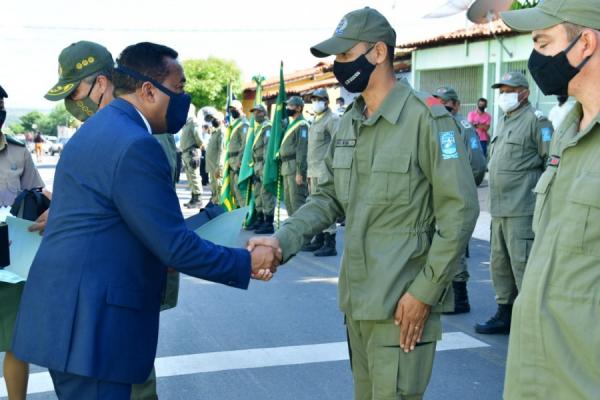 Prefeito Joel participa de solenidade de formação de novos sargentos(Imagem:SECOM)