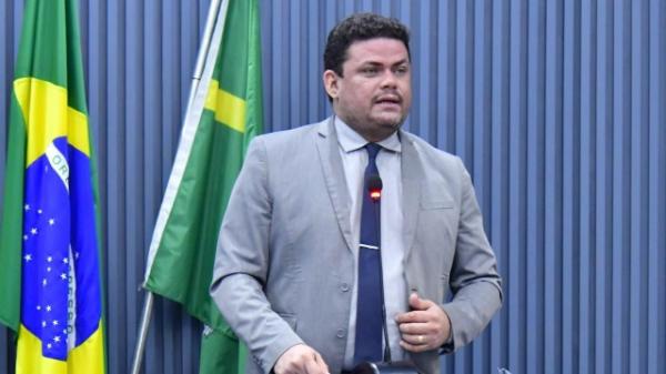 Vereador João Neto falou na tribuna sobre a audiência que teve com o prefeito Antônio Reis(Imagem:CMF)
