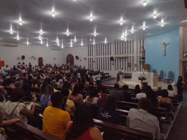 Diácono Raimundo José Ferreira Dias é ordenado em emocionante Celebração Eucarística na Diocese de Floriano.(Imagem:FlorianoNews)