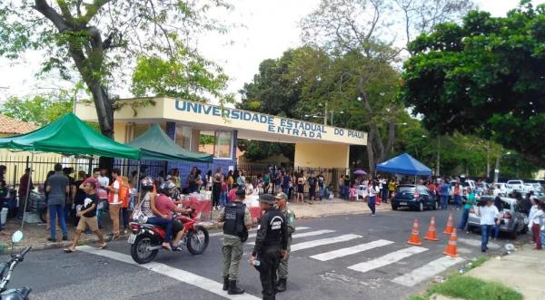 ENEM 2019 - DOMINGO (3) ? TERESINA (PI) ? Candidatos chegam cedo para prova do Enem na Universidade Estadual do Piauí, em Teresina.(Imagem:Andrê Nascimento / G1 PI)