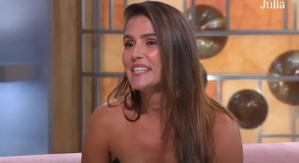 Deborah Secco na TV portuguesa.(Imagem:Reprodução/SIC)