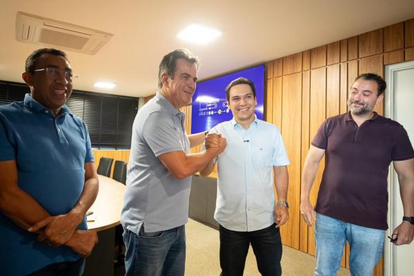  Ciro entrega creche, reforma em UBS, centro administrativo e mercado em Uru&ccedil;u&iacute;(Imagem:Ascom)