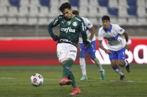 Gol de Raphael Veiga na partida Universidad Católica x Palmeiras.(Imagem:Staff Images/Conmebol)