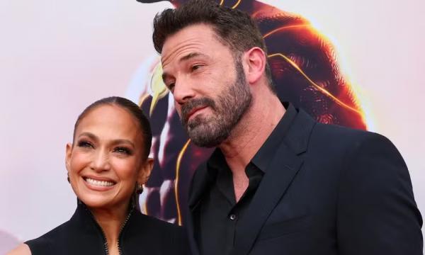 Jennifer Lopez e Ben Affleck em red carpet de Hollywood quando ainda eram casados.(Imagem:Getty Images)