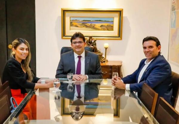 Governador Rafael Fonteles com Paula Jeanne e Marllos Sampaio em reunião no Palácio de Karnak, em Teresina.(Imagem:Reprodução/Instagram)