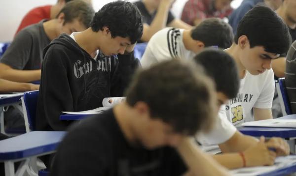 Estudantes fazem provas no segundo dia da seleção do Programa de Avaliação Seriada (PAS), que permite o acesso a uma vaga na Universidade de Brasília.(Imagem:Wilson Dias/Agência Brasil)