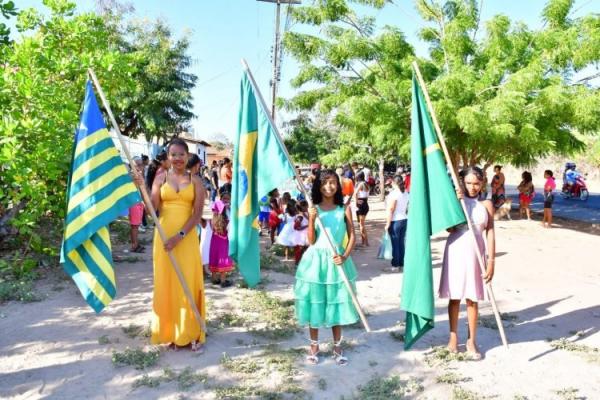 Escolas Municipais de Floriano antecipam o desfile de 7 de setembro.(Imagem:Secom)