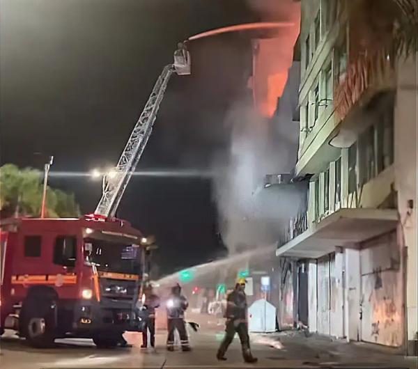 Pelas redes sociais, bombeiros informam que fogo foi controlado.(Imagem:Frame: CBMRS)