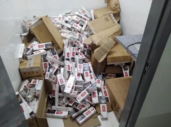 PRF prende homem por contrabando e apreende 390 mil maços de cigarros em Eliseu Martins, Sul do Piauí.(Imagem:Divulgação/PRF )