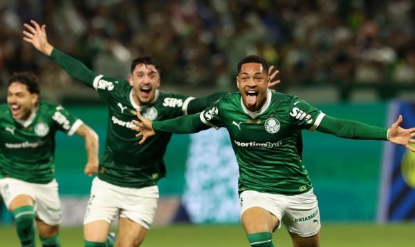 Vitor Roque marca nos acréscimos para levar Palmeiras à liderança.(Imagem:CESAR GRECO/AG PALMEIRAS/DIREITOS RESERVADOS)