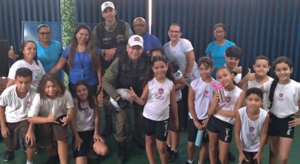 Escola Pequeno Príncipe agradece presença de policiais militares em seu ambiente educacional.(Imagem:Reprodução/Instagram)