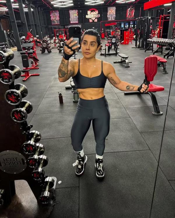Lauana Prado compartilha a rotina fitness na web.(Imagem:Reprodução/Instagram)