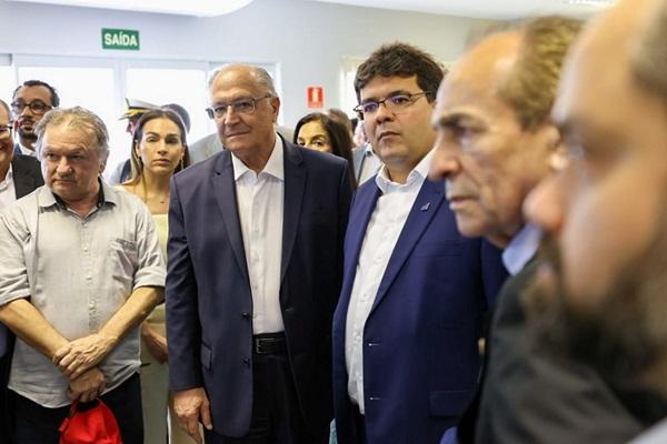 Vice-presidente Alckmin em visita às instalações da ZPE de Parnaíba(Imagem:Pedro Santiago)