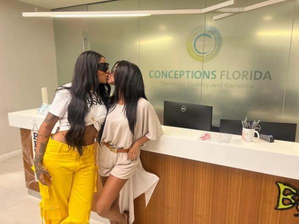 Ludmilla e Brunna Gonçalves visitam clínica de fertilização, em Miami, e iniciam processo para serem mães.(Imagem:Reprodução/Instagram)