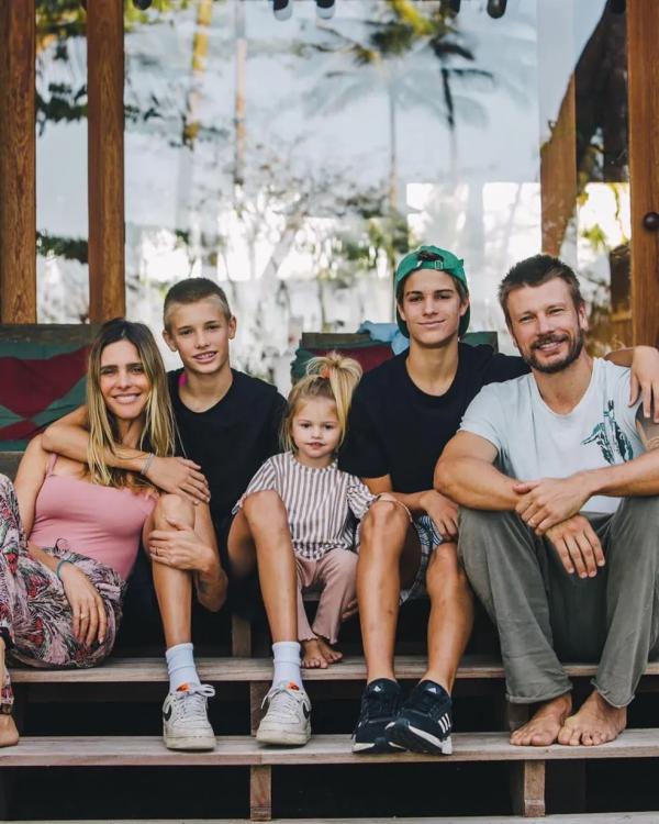 Fernanda Lima e Rodrigo Hilbert com os filhos João, Francisco e Maria Manoela.(Imagem:Instagram)