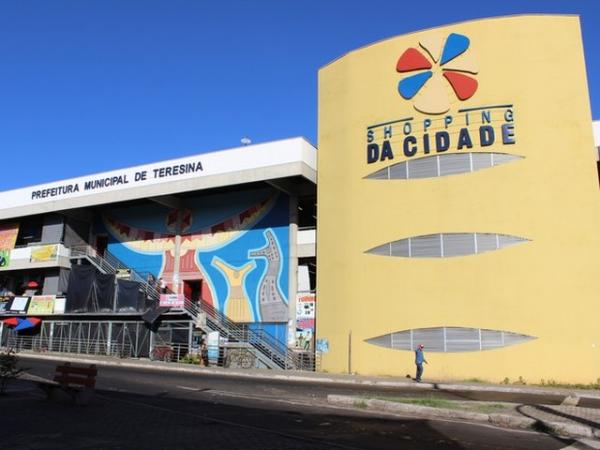 Shopping da Cidade fica localizado na Avenida Maranhão, Centro de Teresina.(Imagem:Yara Pinho/ G1)