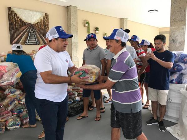Natal Solidário em Barão de Grajaú-MA: Família Resende realiza distribuição de cestas básicas e peixes.(Imagem:FlorianoNews)