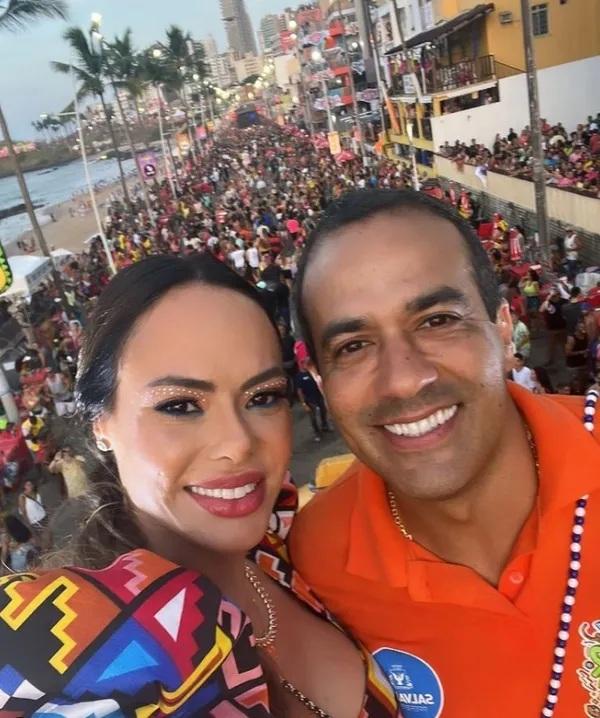  O prefeito Bruno Reis e a esposa na abertura do carnaval de Salvador.(Imagem: Reprodução )