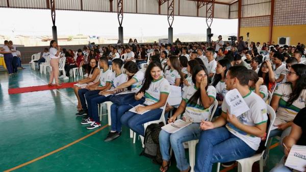 Estudantes do ensino médio de 22 escolas jurisdicionadas à 14ª Gerência Regional de Educação (GRE) se reuniram para revisar os conteúdos antes das provas do Enem.(Imagem:Divulgação)