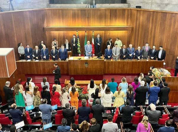 Deputados eleitos em outubro tomam posse no dia 1º e reelegem Franzé Silva para presidência da Alepi.(Imagem:Isabela Leal/g1)