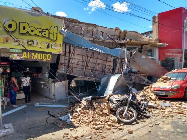 Fachadas de lojas desabam no centro de Floriano(Imagem:FlorianoNews)