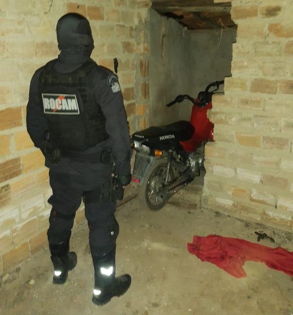 Polícia Militar de Floriano recupera motocicleta furtada após denúncia de populares.(Imagem:Divulgação)